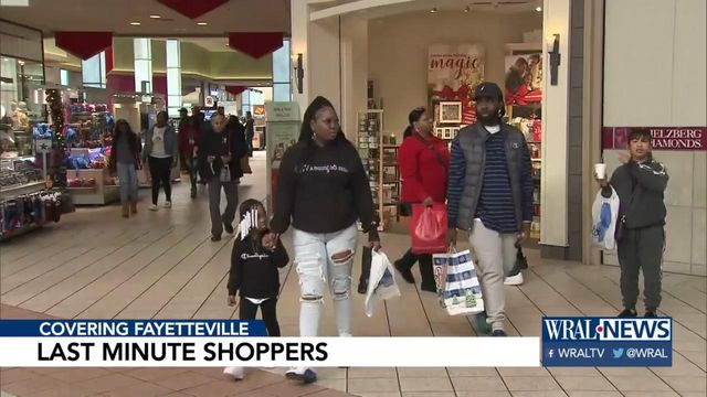 Christmas Eve shoppers seek last minute deals 