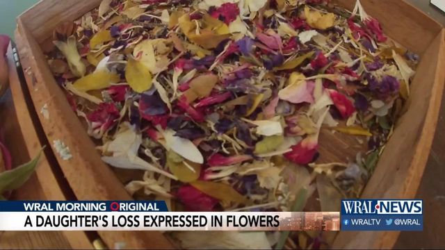 Woman uses funeral flowers to remember mom with delicate art