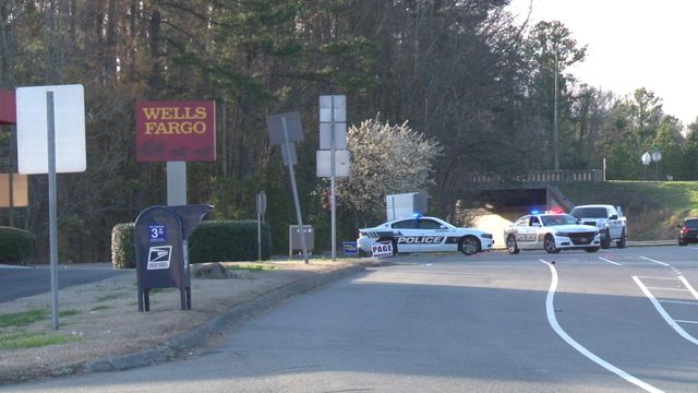 Shooting near Durham bank injures 2