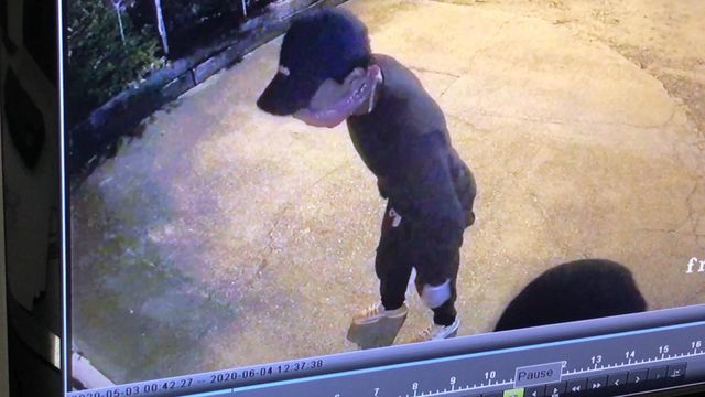 Surveillance video shows attempt to break into gun store