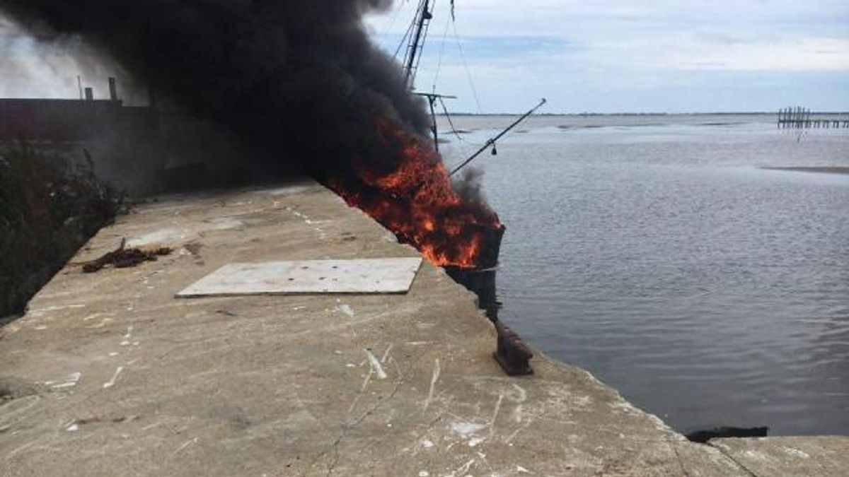 Jones Fish House, Boat explodes in Carteret County. Photos from Broad & Gales Creek Fire Department. 
