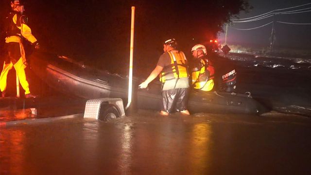 Raw: Crews perform water rescue in Smithfield