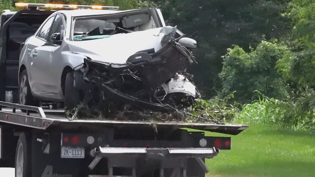 Driver runs off road, crashes car and dies 
