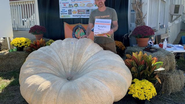Pumpkin weighing over 1,600 pounds wins event in Spring Hope