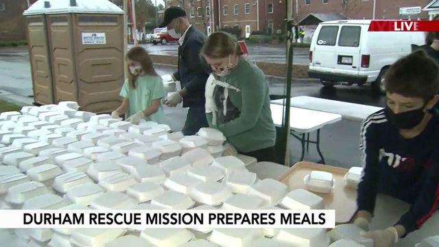 Volunteers thankful to help feed families on Thanksgiving