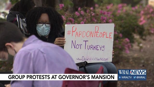 Group protests for governor to pardon people, not turkeys 