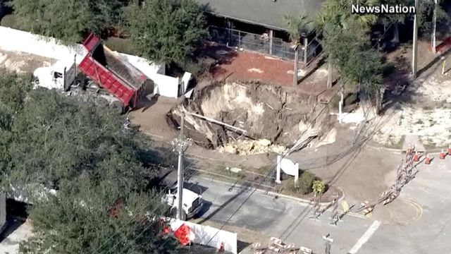 Huge sinkhole opens up in Florida 