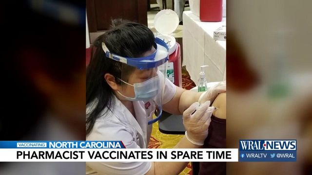 North Carolina pharmacist vaccinates in spare time 