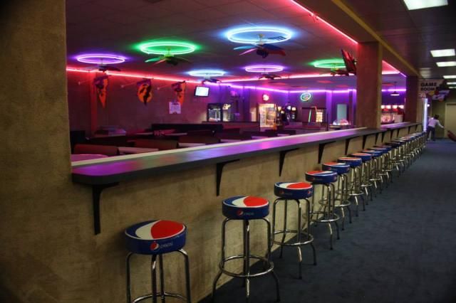Lines wrapped around Jellybeans for its final weekend. Image courtesy of Jellybeans Facebook.