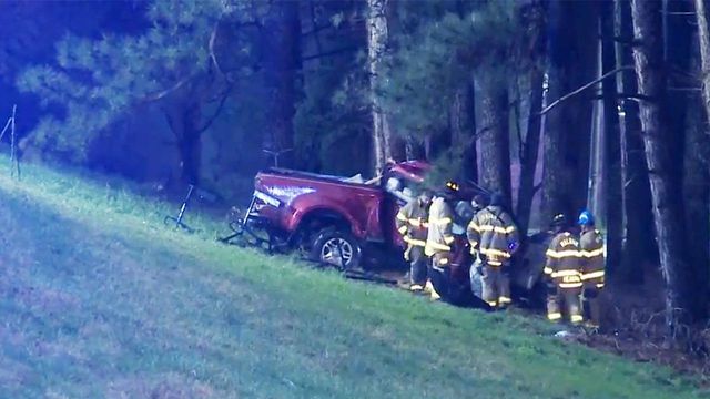 Crash closes one lane on I-440 in Raleigh