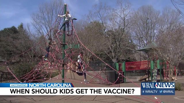 Why experts say we should wait to vaccinate children 