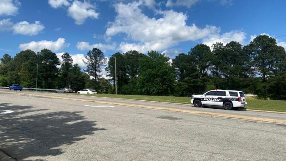 Traffic stop leads to crash and chase in Durham :: WRAL.com
