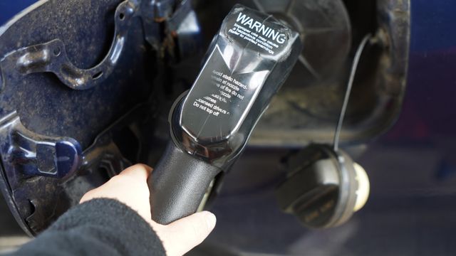 Bipartisan effort in motion to require NJ drivers to pump their own gas 