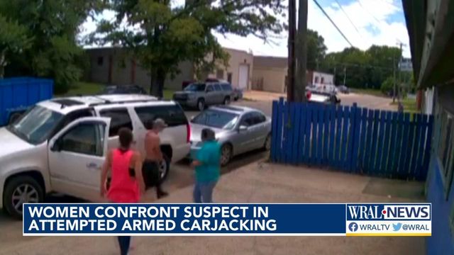 Women confront suspect in attempted armed carjacking 