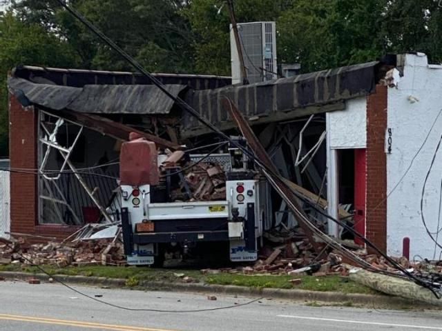 Driver crashes into church after hitting power pole in Fayetteville