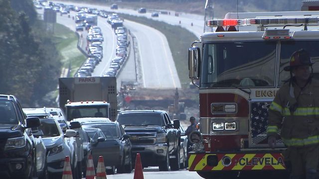 Traffic backed up for miles on I-40 West after 8-vehicle pile up