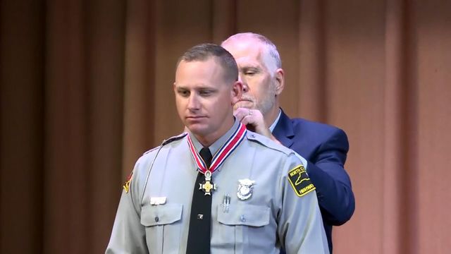 Trooper's dogged pursuit in spite of injury earns Congressional Badge of Bravery