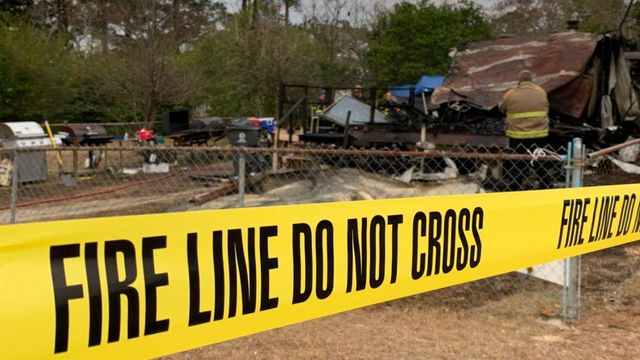 One killed in fire at Fayetteville mobile home