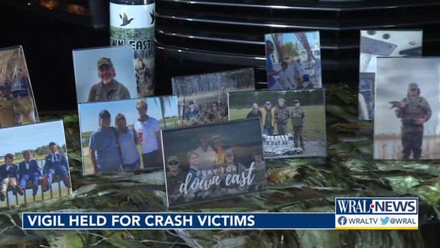 Candlight vigil held for passengers of plane that crashed off North Carolina coast 