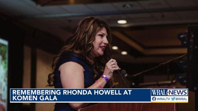 Remembering Rhonda Howell at Komen gala 