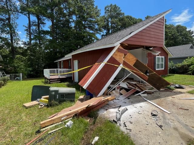 Teenager takes cars, crashes into Fayetteville homes