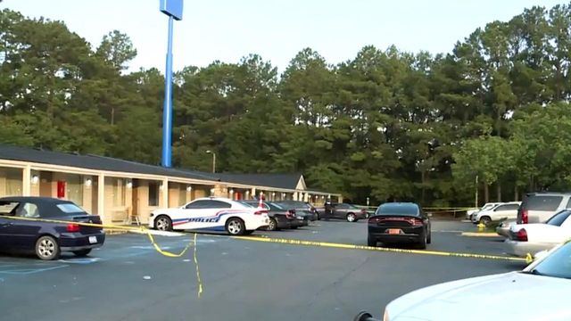 Police investigate deadly shooting in parking lot of Fayetteville motel