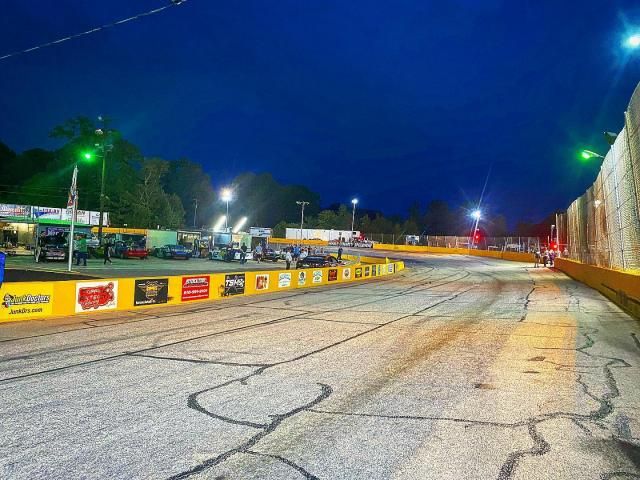 NASCAR speedway near downtown Raleigh honors decades of famous local ...