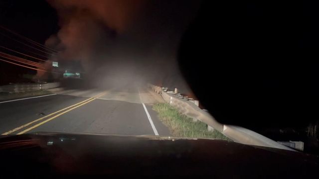 Raw: Driver sees smoke on bridge over I-85, turns around