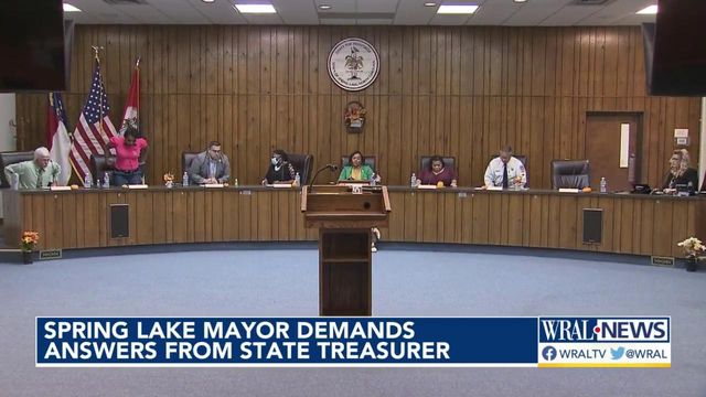 Spring Lake mayor demands answers from state treasurer