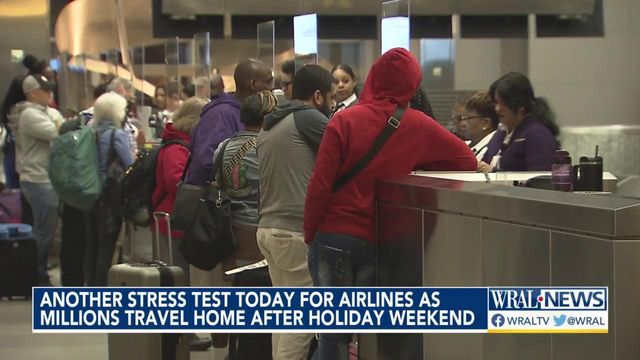 Holiday weekend provides stress test for airlines 