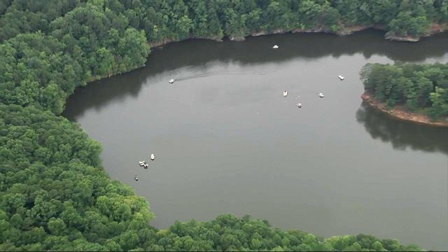 Search ongoing for missing boater at Falls Lake