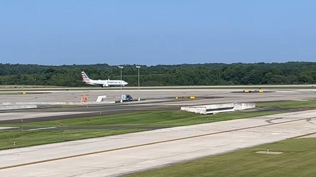 Raw: American Airlines plane makes emergency landing at RDU