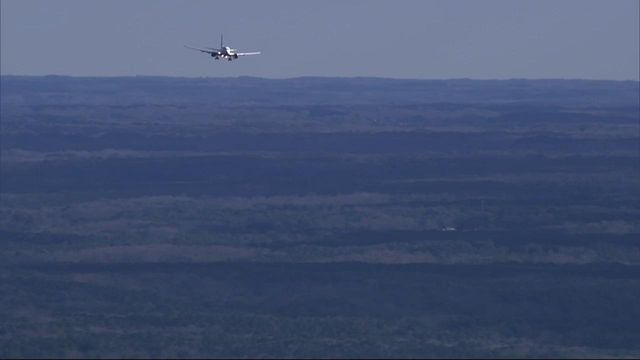 On cam: Plane makes unexpected landing at RDU