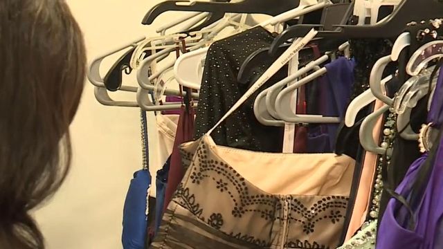 High school senior uses community donations to help students get ready for prom