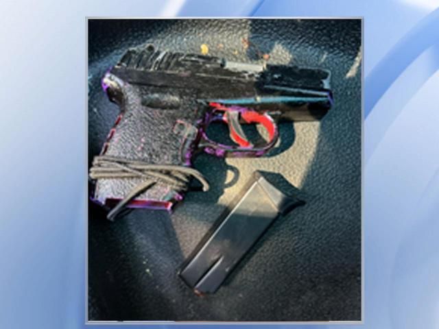 在费耶特维尔一所高中校园内发现持枪少年