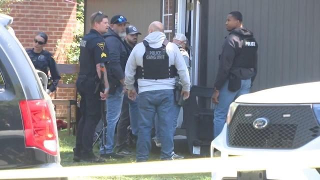 Standoff: Fayetteville police surround shed while attempting to arrest suspect