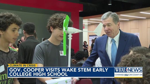 Gov. Roy Cooper vistis Wake STEM Early College High School to discuss careers in offshore wind