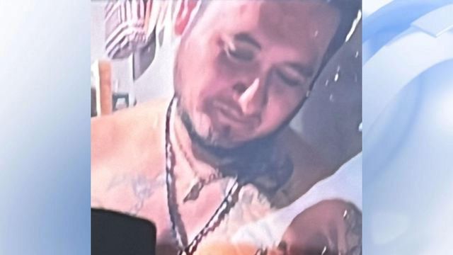 Sheriff: Man armed with pizza cutter charged at deputy