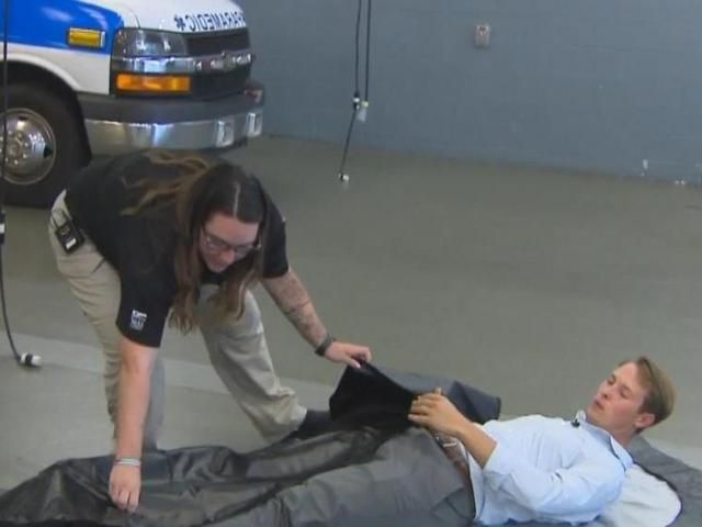 Wake EMS将尸袋变成救命的中暑冷却器