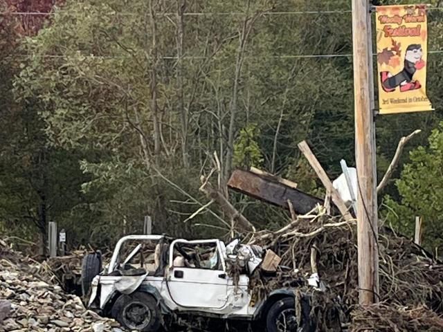 创伤的故事：埃弗里县校长在海伦的善后过程中与每个家庭联系