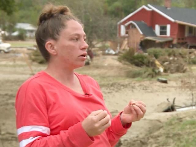 一名孕妇带着狗在床垫上漂浮了8个小时，才在海伦的洪水中幸存下来