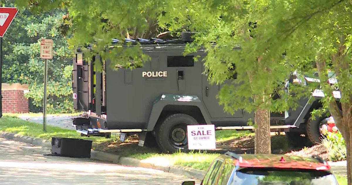 Police place man in custody at north Raleigh home following standoff ...