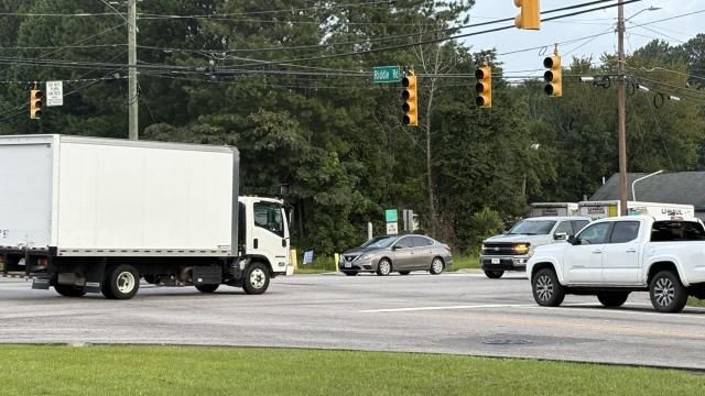 Hundreds without power in Durham, traffic lights out at busy NC 55 intersection