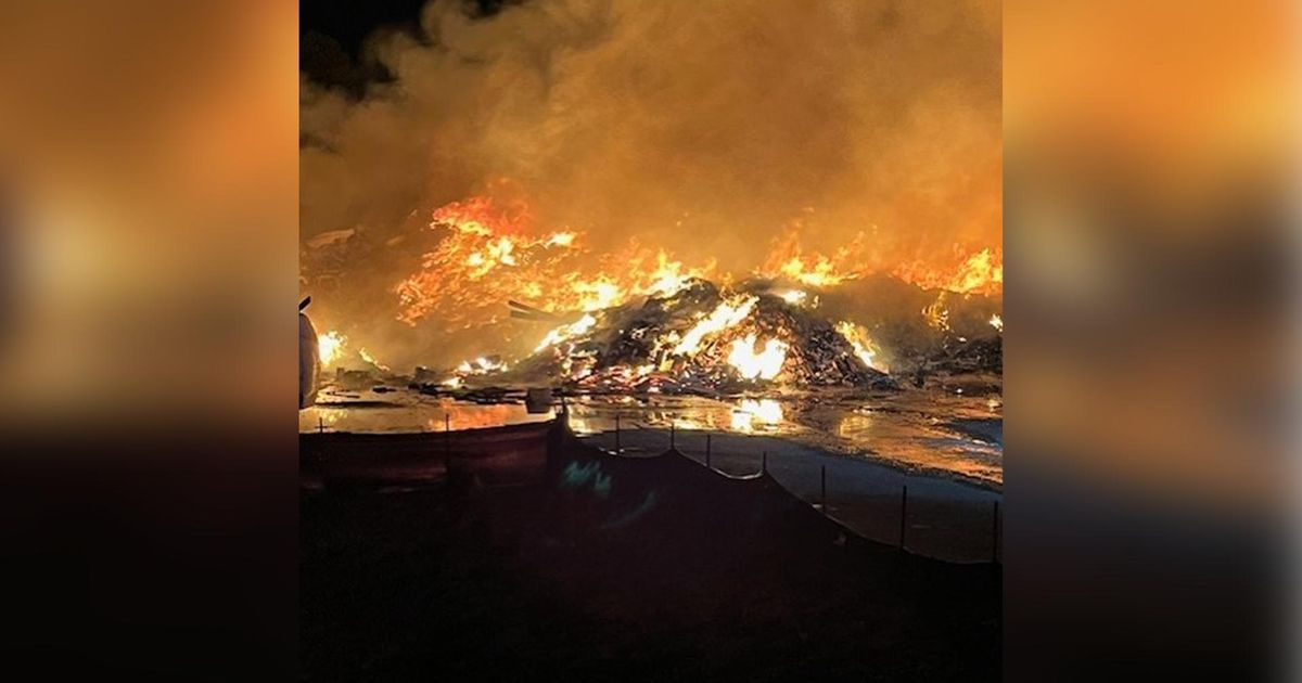 Fire burns at Durham recycling facility :: WRAL.com