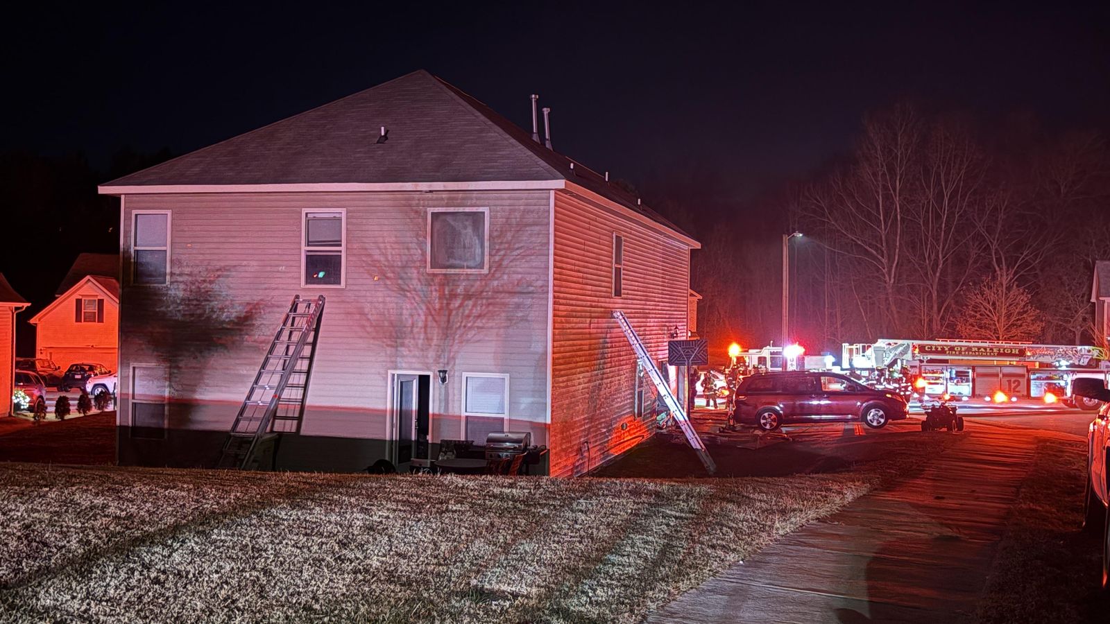 Fire destroys garage at southeast Raleigh home