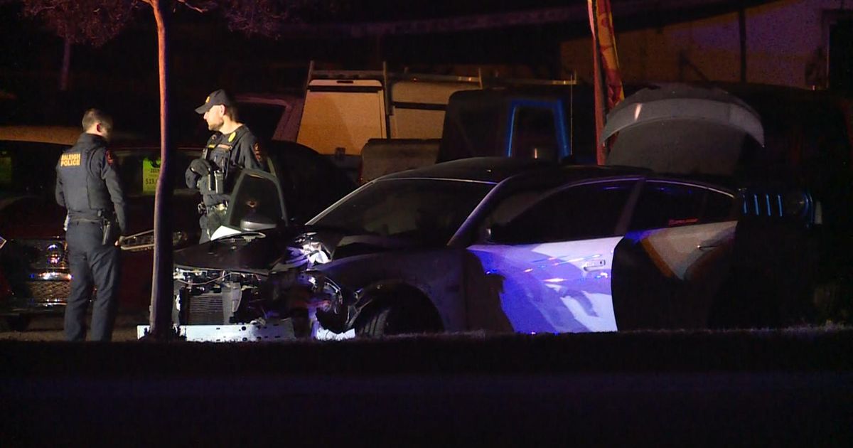 Hit-and-run crash knocks out power for nearly 400 people in Raleigh