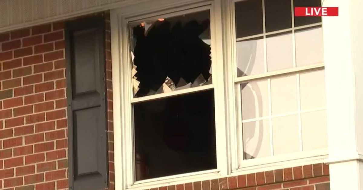 Woman dead, child critically injured in Fayetteville apartment fire