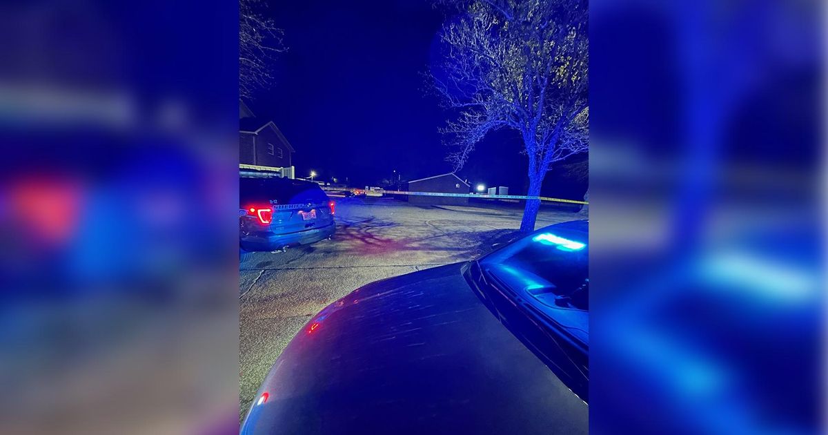Man dead after being shot in Fayetteville apartment complex, deputies say