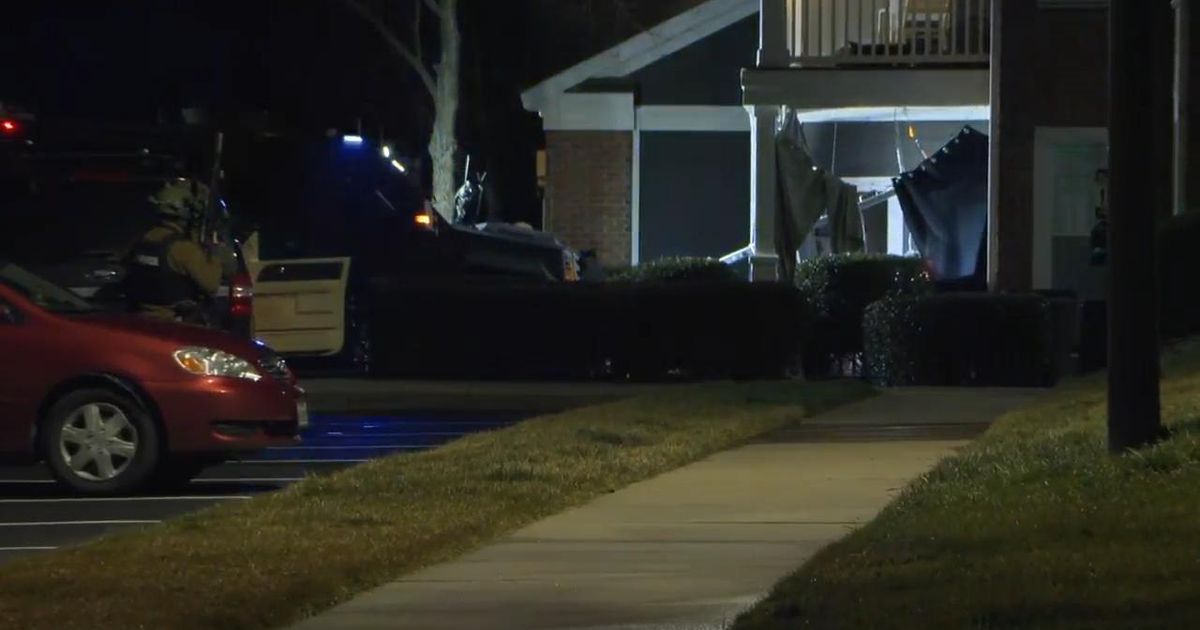 Standoff ends at Cary apartment; person served Holly Springs arrest warrant