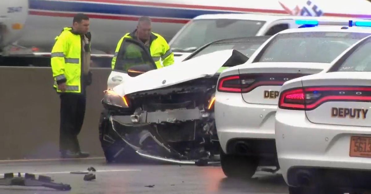 Man gets away after taking Johnston County deputies on chase, ends in crash on I-40 :: WRAL.com